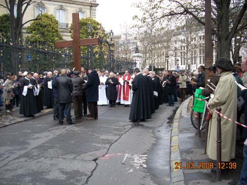 Chemin de Croix des Champs Elysées. 