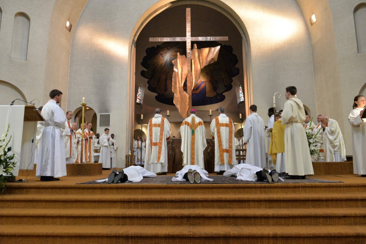 Ordinations d'Henri Beaussant, Philippe Cazala et Pierre-Henri Debray à (…). © Marie-Christine Bertin.