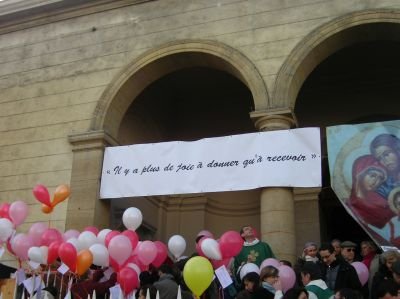 Lâcher de ballons à St-Jean-Baptiste de Grenelle. 