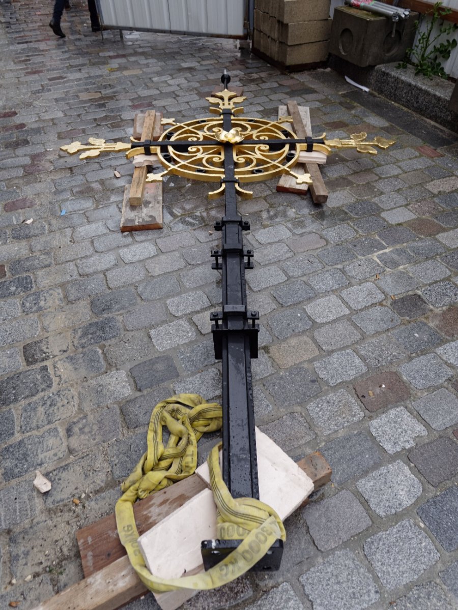 Repose de la croix restaurée à Saint-Joseph des Nations. © Yannick Boschat / Diocèse de Paris.