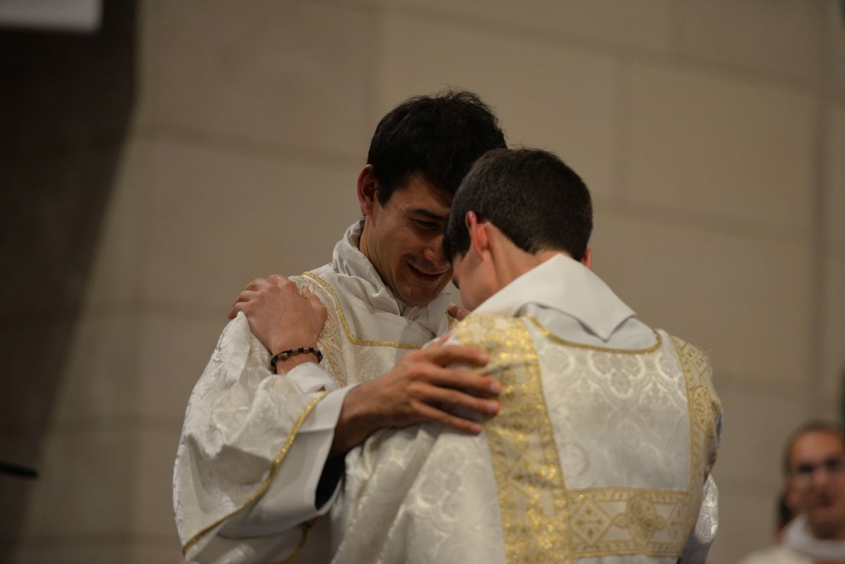 Ordinations diaconales en vue du sacerdoce à Saint-François de Sales. © Marie-Christine Bertin / Diocèse de Paris.