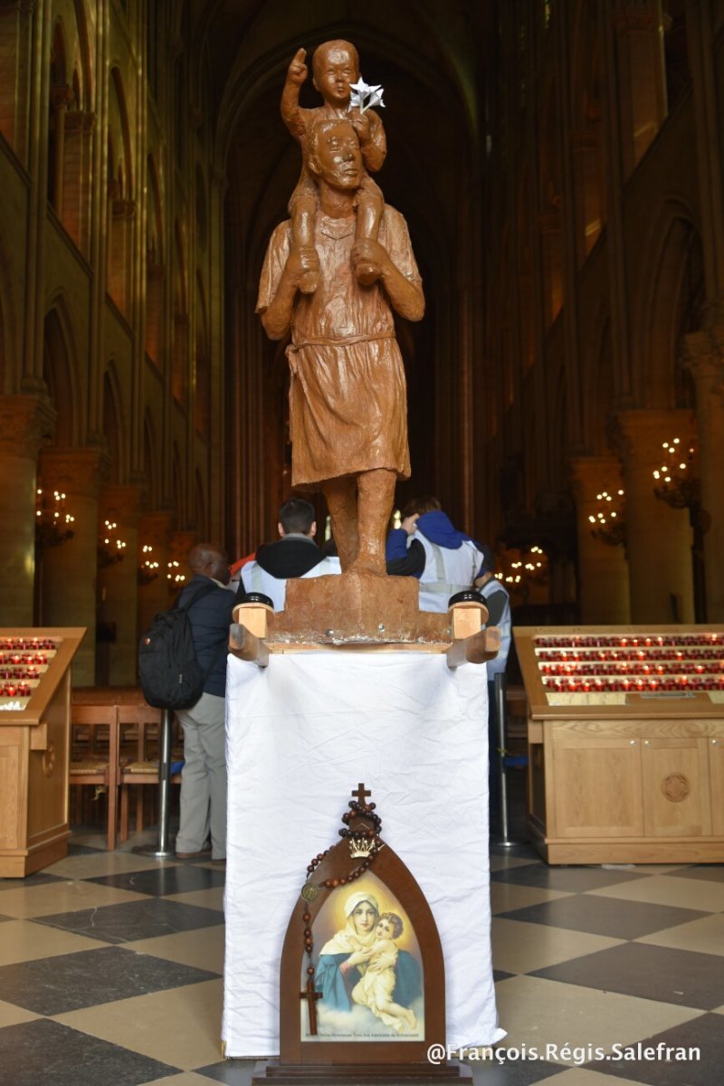 “Marche de Saint-Joseph”, à Notre-Dame de Paris. 