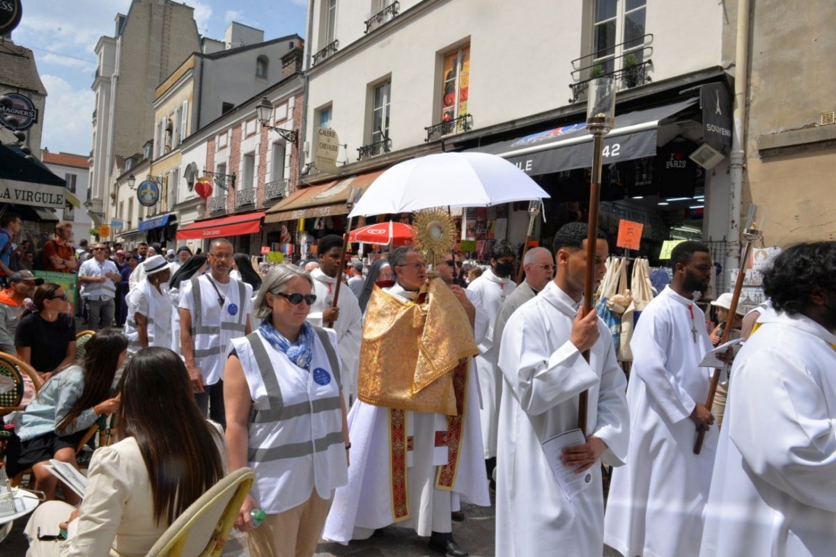 Procession de la Fête-Dieu. © Marie-Christine Bertin / Diocèse de Paris.