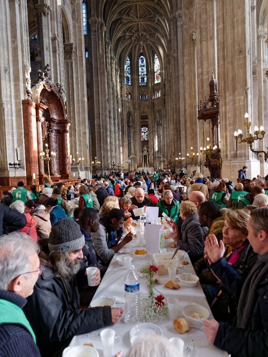 Rassemblement diocésain pour la 2e Journée Mondiale des Pauvres à Saint-Eustache. © Yannick Boschat / Diocèse de Paris.