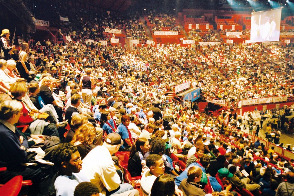 Mai 2009 : Rassemblement national de la JOC (Jeunesse Ouvrière Chrétienne). Le mouvement a réuni à Bercy, près de 20 000 jeunes autour du slogan « On est fait pour s'entendre. » 