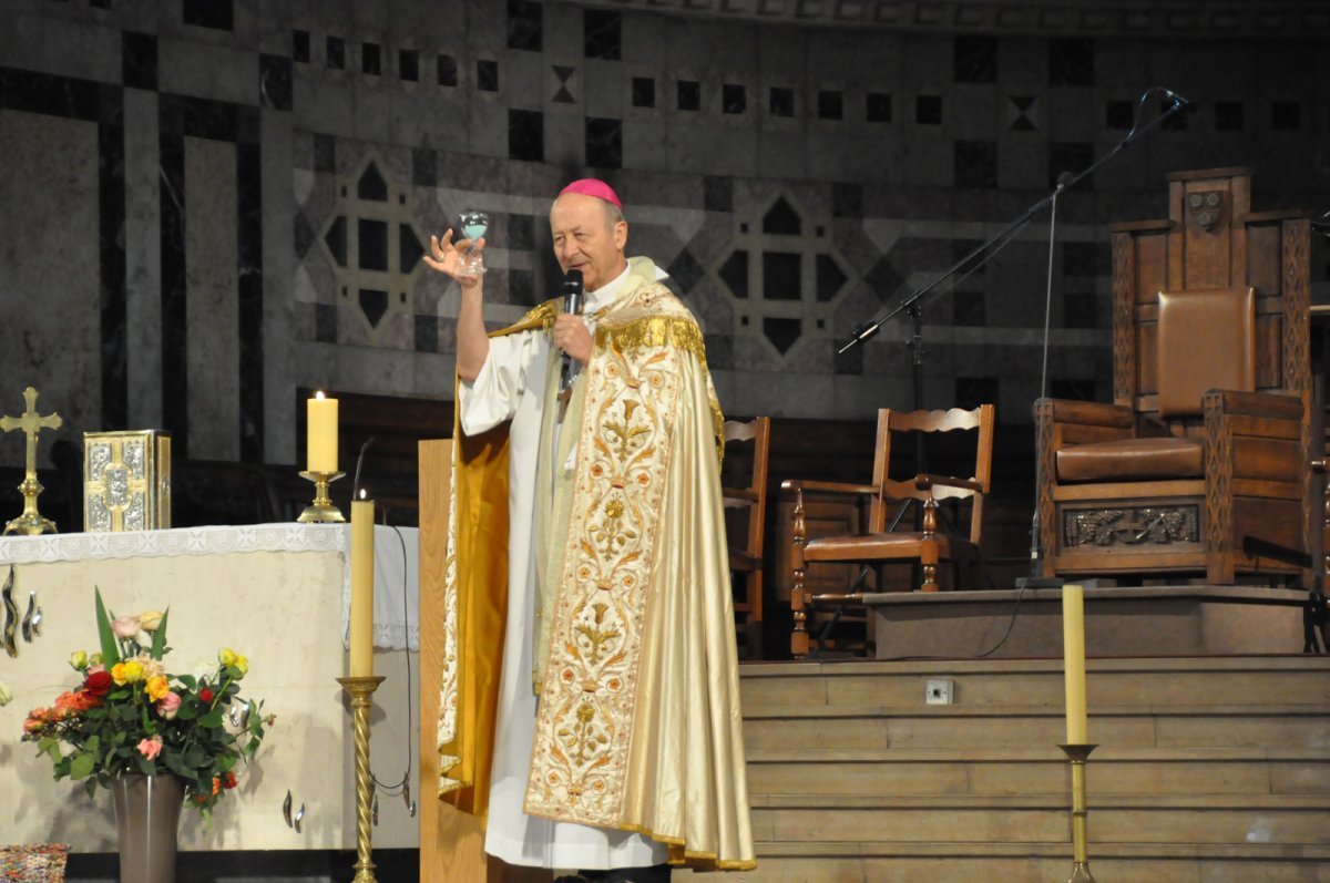 Pélerinage de Lisieux pour les 6e-5e - Mgr Michel Dubost, évêque d'Evry. © Diocèse d'Evry.