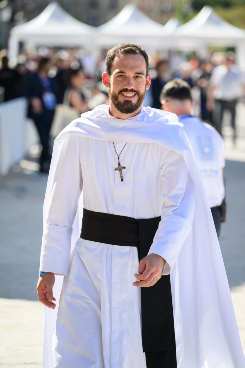Missionnaire de la Miséricorde divine, avant les Vêpres célébrées par Léon (…). © Jean-Baptiste Delerue / Diocèse de Paris.