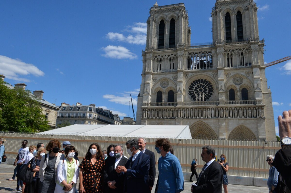 Réouverture du parvis de Notre-Dame de Paris. © Marie-Christine Bertin / Diocèse de Paris.