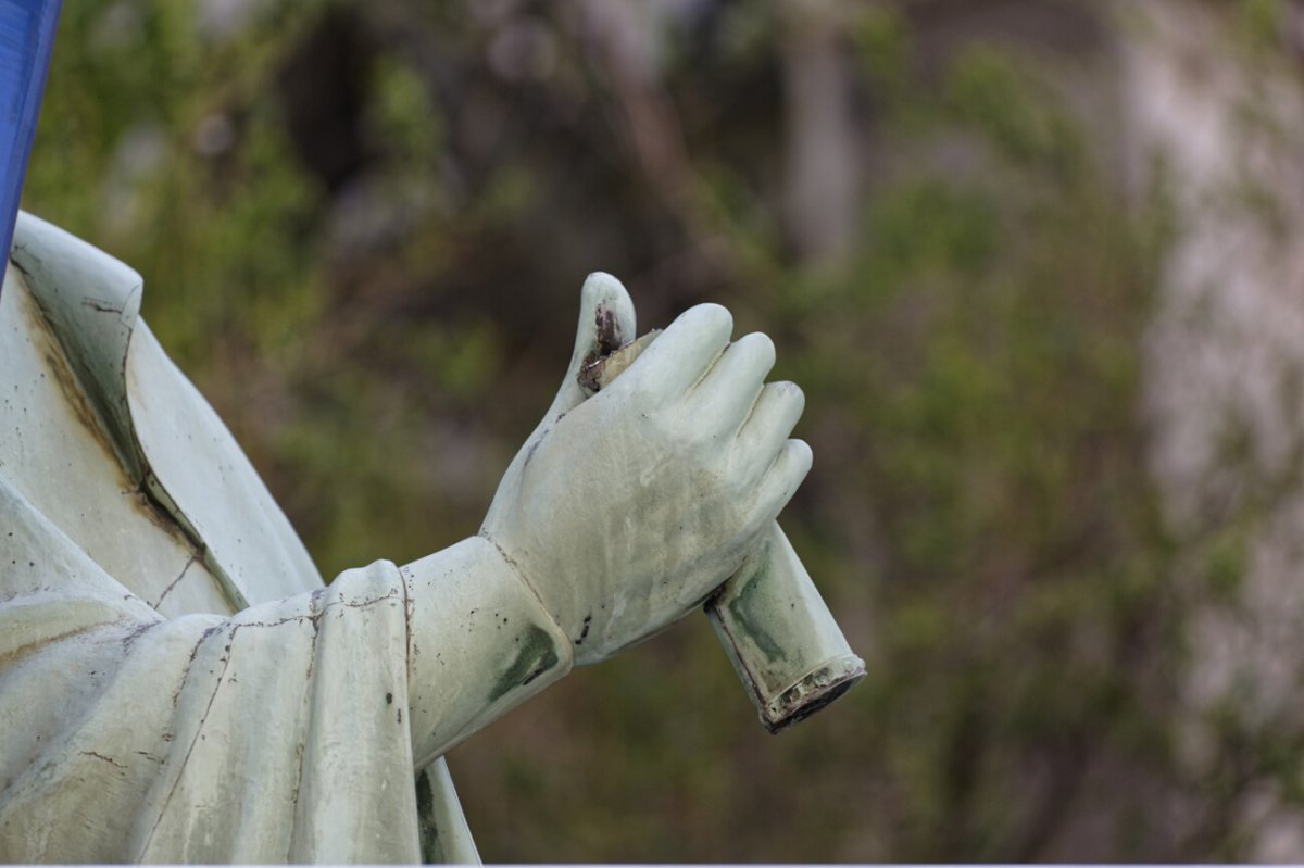 Dépose des 16 statues de la flèche de Notre-Dame de Paris. © Yannick Boschat / Diocèse de Paris.