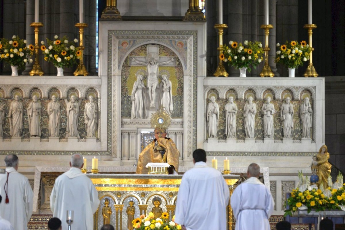 Procession de la Fête-Dieu. © Marie-Christine Bertin / Diocèse de Paris.