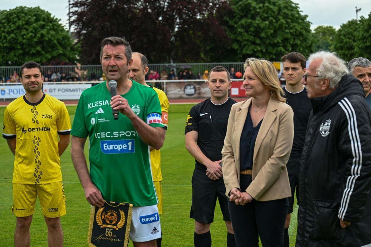 Match de football : Sélection Nationale de prêtres vs Variété Club de France. © François-Régis Salefran.