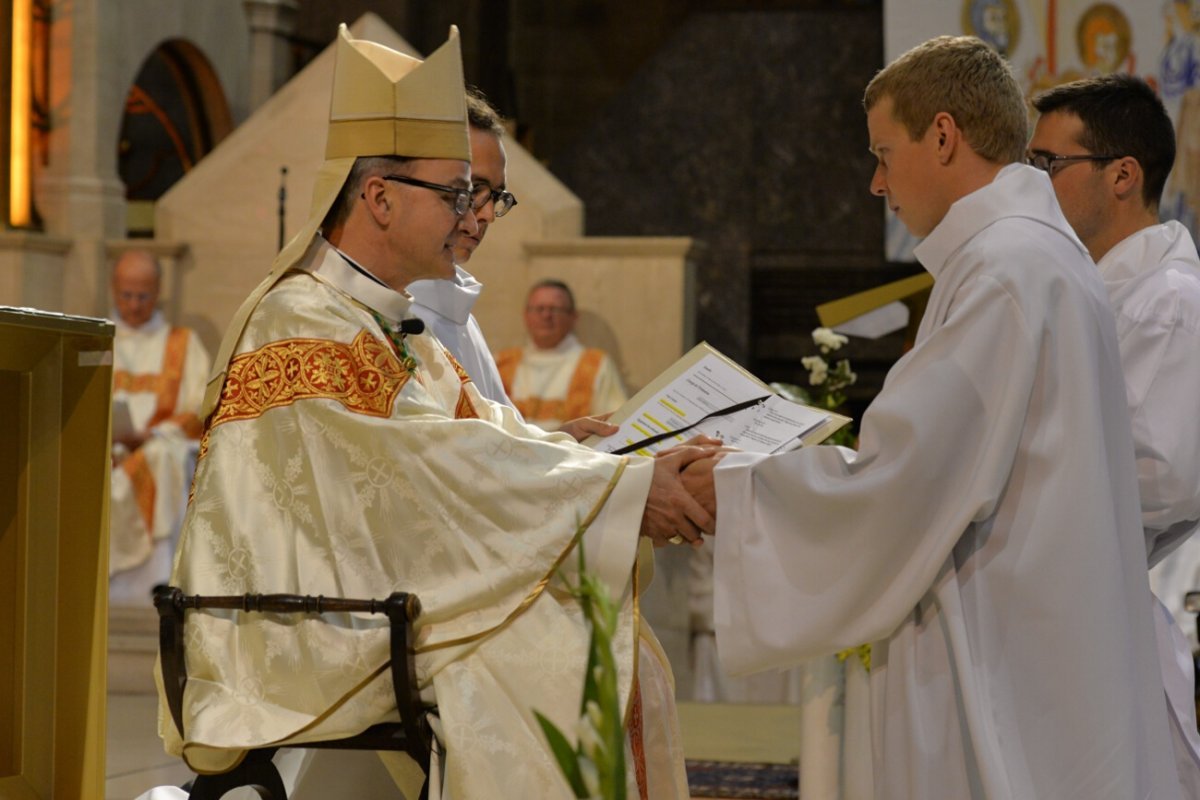 Ordinations diaconales en vue du sacerdoce 2019. Par Mgr Thibault Verny, évêque auxiliaire de Paris, le 8 septembre 2019 au Saint-Esprit. © Marie-Christine Bertin / Diocèse de Paris.