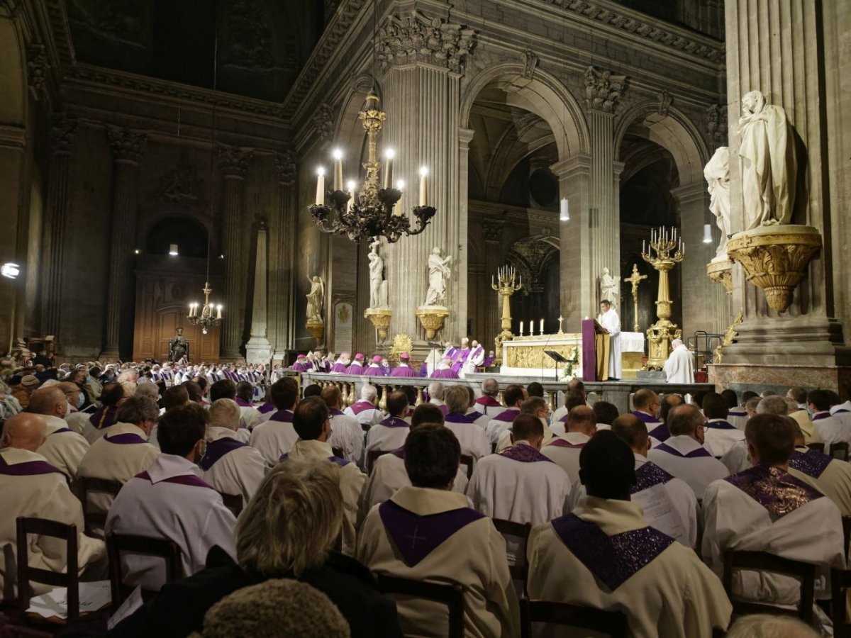 Messe autour de Mgr Michel Aupetit. © Yannick Boschat / Diocèse de Paris.