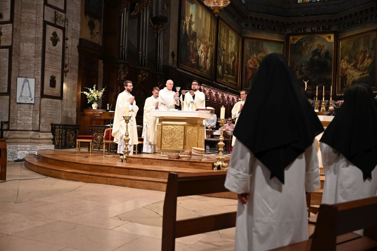 Messe des nouveaux prêtres à Notre-Dame des Victoires 2024. © Marie-Christine Bertin / Diocèse de Paris.