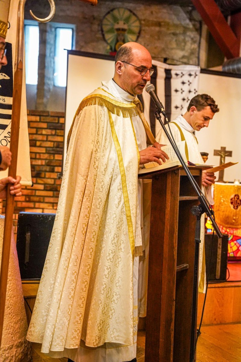 Procession de la Saint-Yves avec la mission bretonne et les juristes 2026. © Hanae Nejjari / Diocèse de Paris.