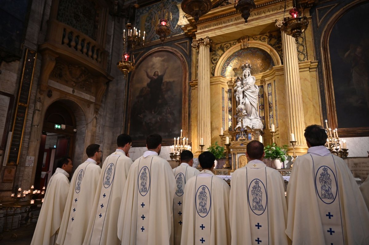 Messe des nouveaux prêtres à Notre-Dame des Victoires 2026. © Marie-Christine Bertin / Diocèse de Paris.