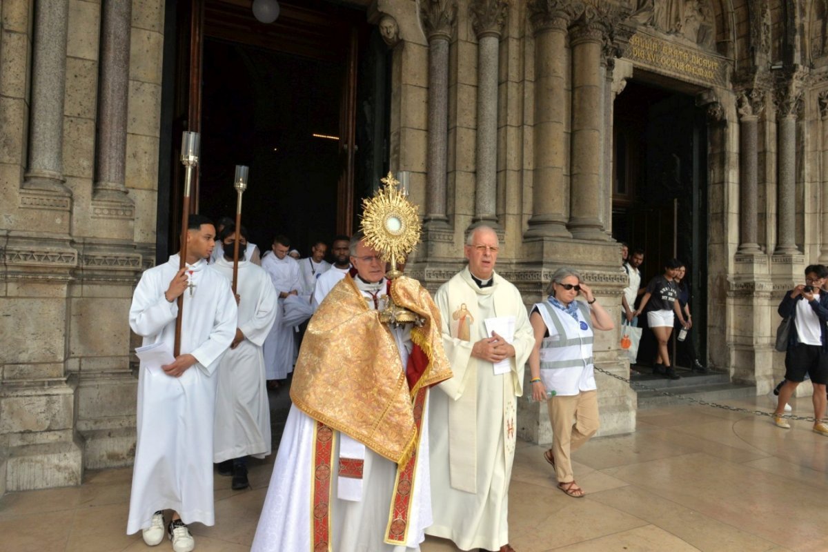 Procession de la Fête-Dieu. © Marie-Christine Bertin / Diocèse de Paris.