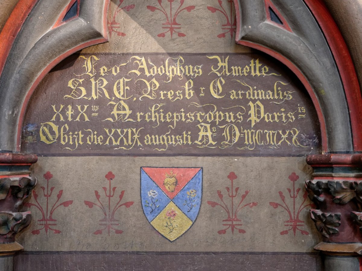 Blason à Notre-Dame de Paris. © Yannick Boschat / Diocèse de Paris.