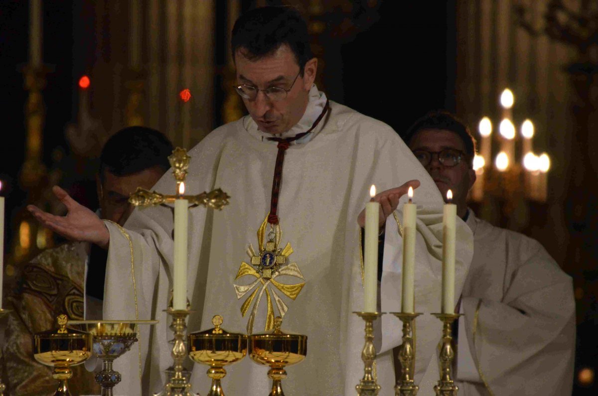 Accueil des reliques de sainte Geneviève à Saint-Germain l'Auxerrois. © Michel Pourny / Diocèse de Paris.