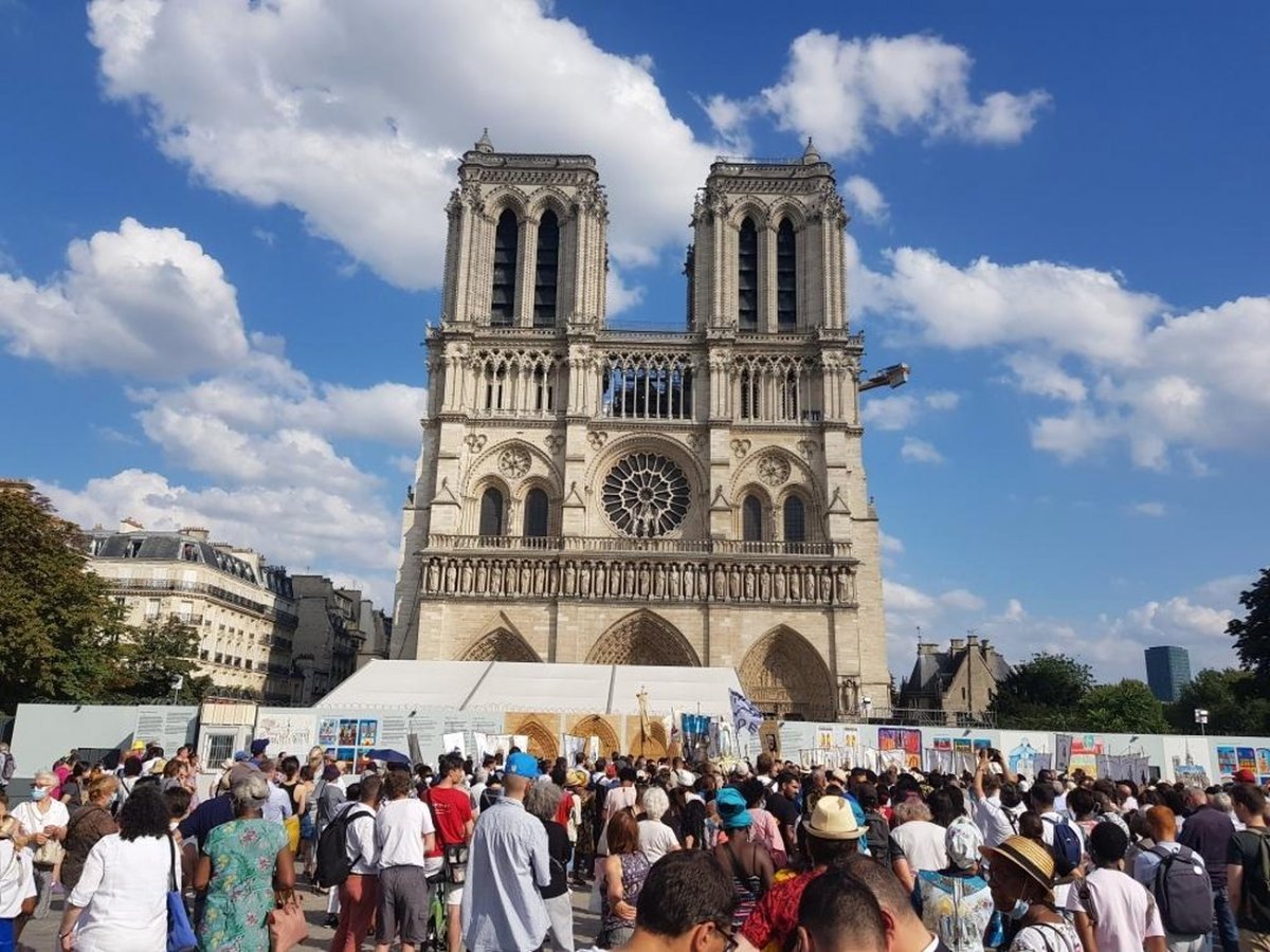 Fête de l'Assomption de la Vierge Marie : procession dans Paris. © Michel Pourny / Diocèse de Paris.