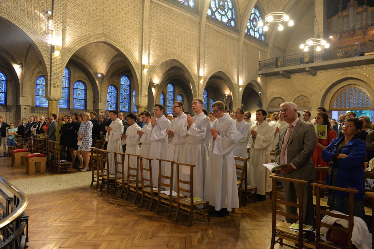 Ordinations d'Alexis et Jean-Basile Gras à Saint-Léon. © Marie-Christine Bertin.