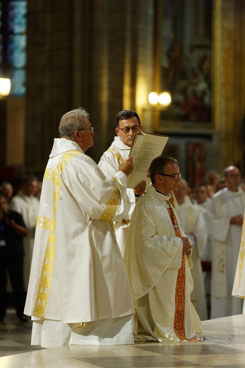 Prière d'ordination. © Yannick Boschat / Diocèse de Paris.