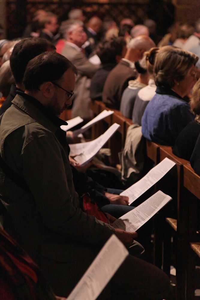 Des textes fondamentaux sur la foi ont été lus par l'assemblée.. © Yannick Boschat.