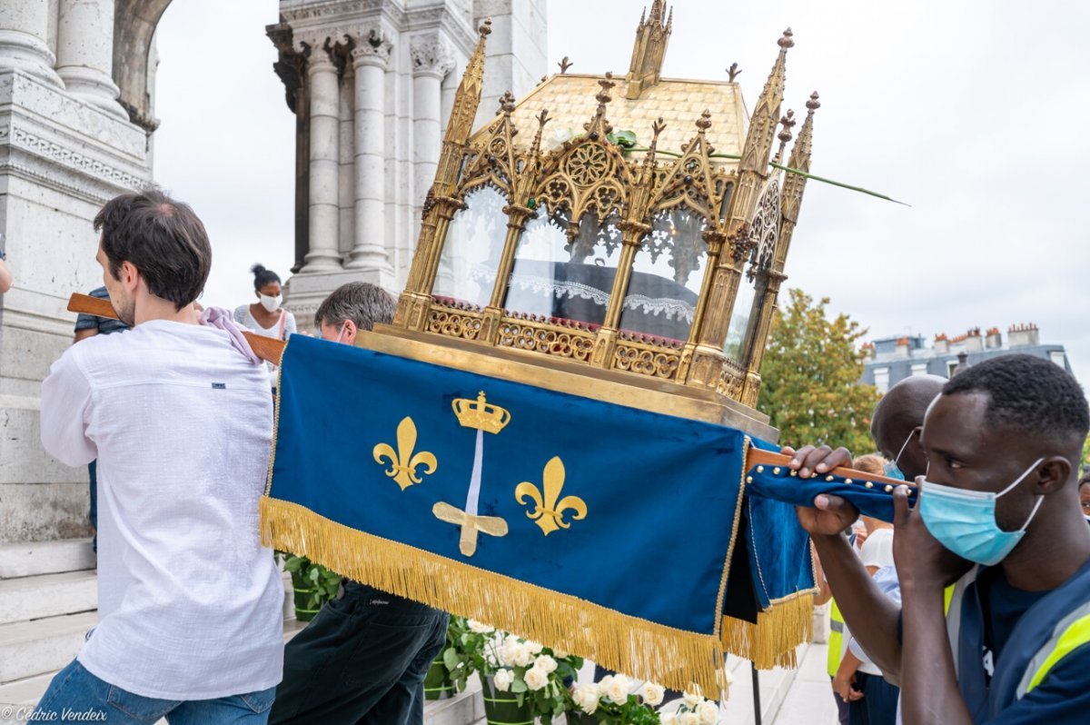 Procession “M de Marie” jusqu'au Sacré-Cœur de Montmartre. © Cédric Vendeix.