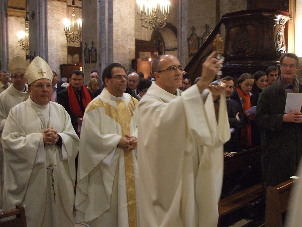 Une vingtaine de prêtres ont concélébré la messe d'inauguration de la (…). © Notre-Dame des Victoires 