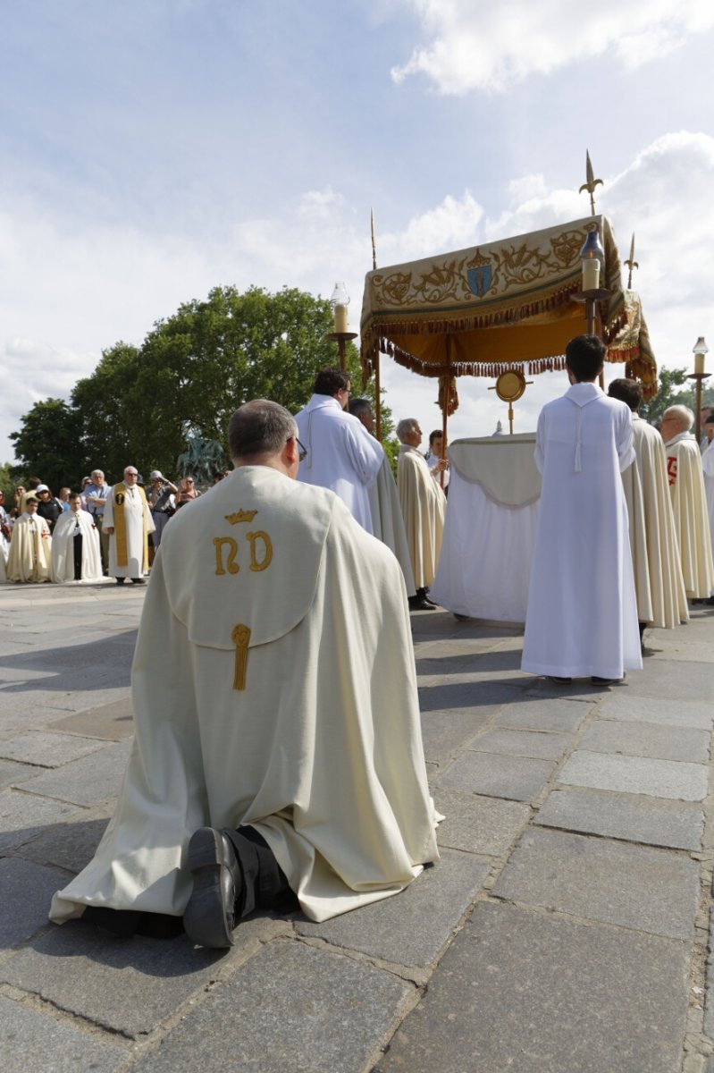 Procession à Notre-Dame de Paris. © Yannick Boschat / Diocèse de Paris.