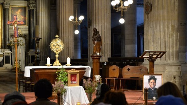 Vénération des reliques de sainte Joséphine Bakhita