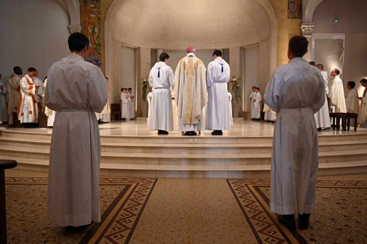 Ordinations diaconales en vue du sacerdoce à Saint-Jean-Baptiste de La Salle (…). © Marie-Christine Bertin / Diocèse de Paris.