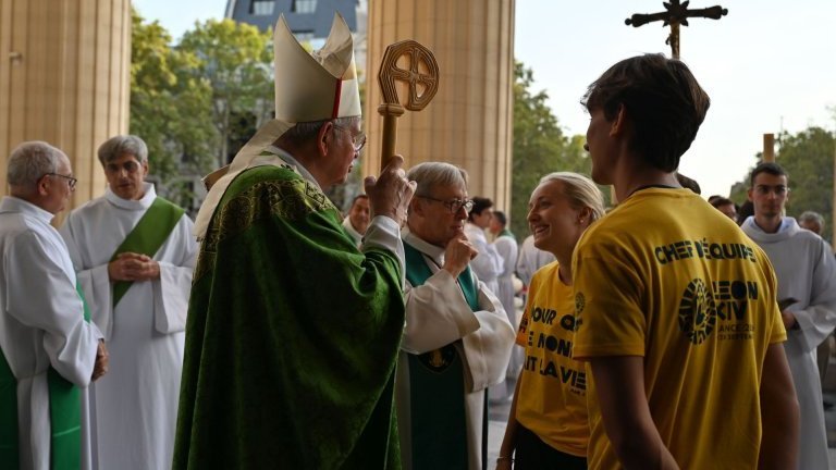 Messe de bénédiction des volontaires pour la visite du Pape Léon XIV à Paris