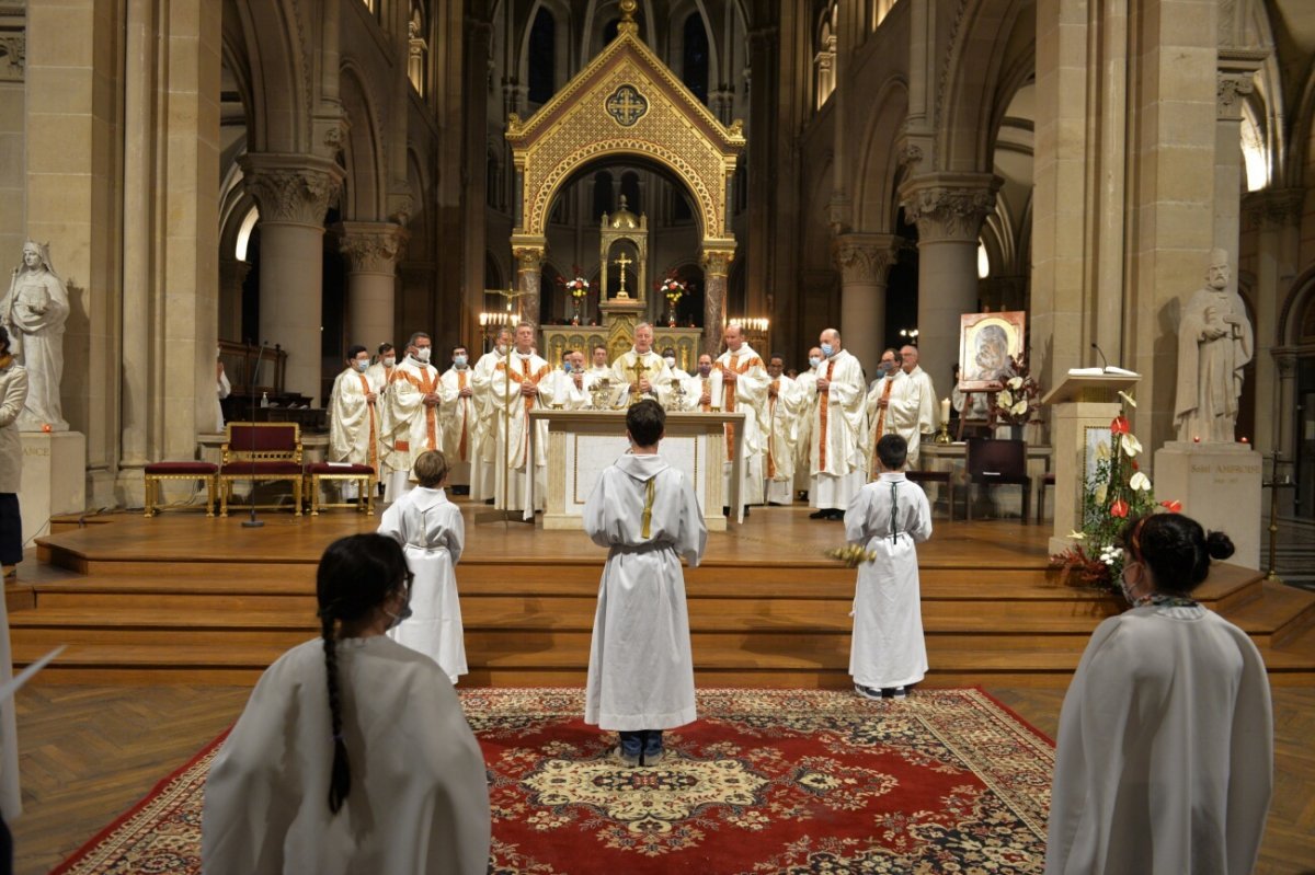 Ordinations diaconales en vue du sacerdoce 2020 à Saint-Ambroise (11e). © Marie-Christine Bertin / Diocèse de Paris.