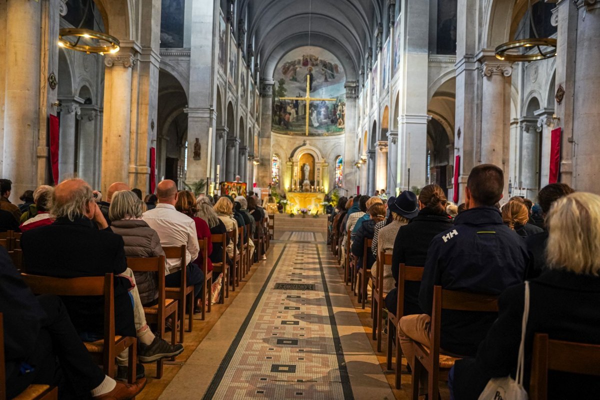 Procession de la Saint-Yves avec la mission bretonne et les juristes 2026. © Hanae Nejjari / Diocèse de Paris.
