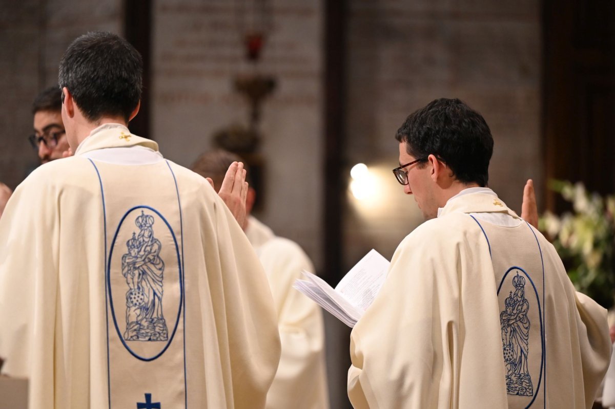 Messe des nouveaux prêtres à Notre-Dame des Victoires 2024. © Marie-Christine Bertin / Diocèse de Paris.