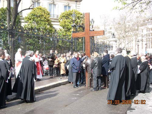 Chemin de Crois des Champs Elysées. 