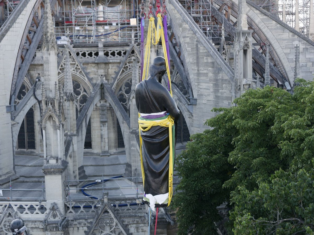 Bénédiction des 16 statues de la flèche de Notre-Dame de Paris. © Yannick Boschat / Diocèse de Paris.