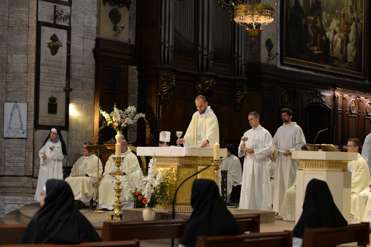 Messe des nouveaux prêtres à Notre-Dame des Victoires. © Marie-Christine Bertin / Diocèse de Paris.