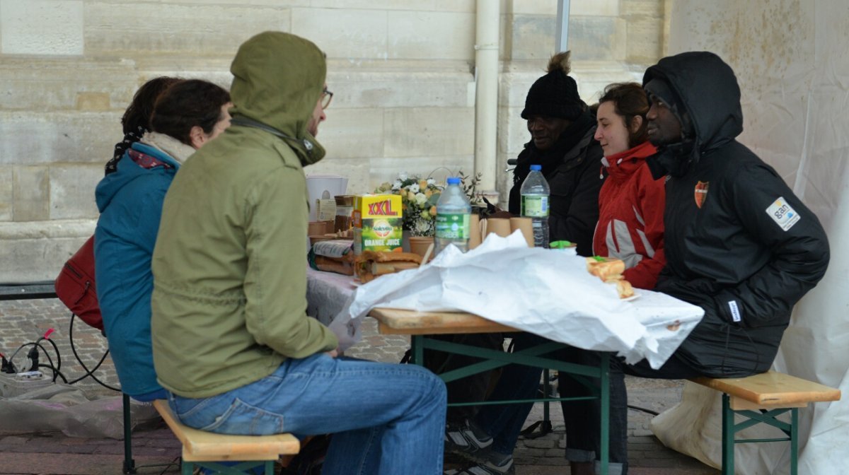 Le petit-déjeuner caritatif des JMJ@Panam'. © Marie-Christine Bertin / Diocèse de Paris.