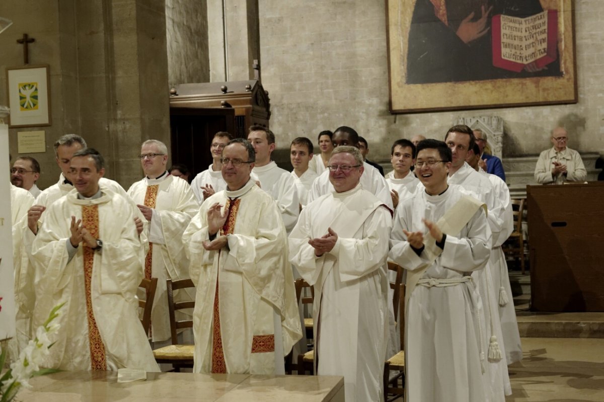 Ordinations diaconales en vue du sacerdoce 2019. Par Mgr Denis Jachiet, évêque auxiliaire de Paris, le 28 septembre 2019 à Saint-Lambert de Vaugirard. © Trung Hieu Do / Diocèse de Paris.