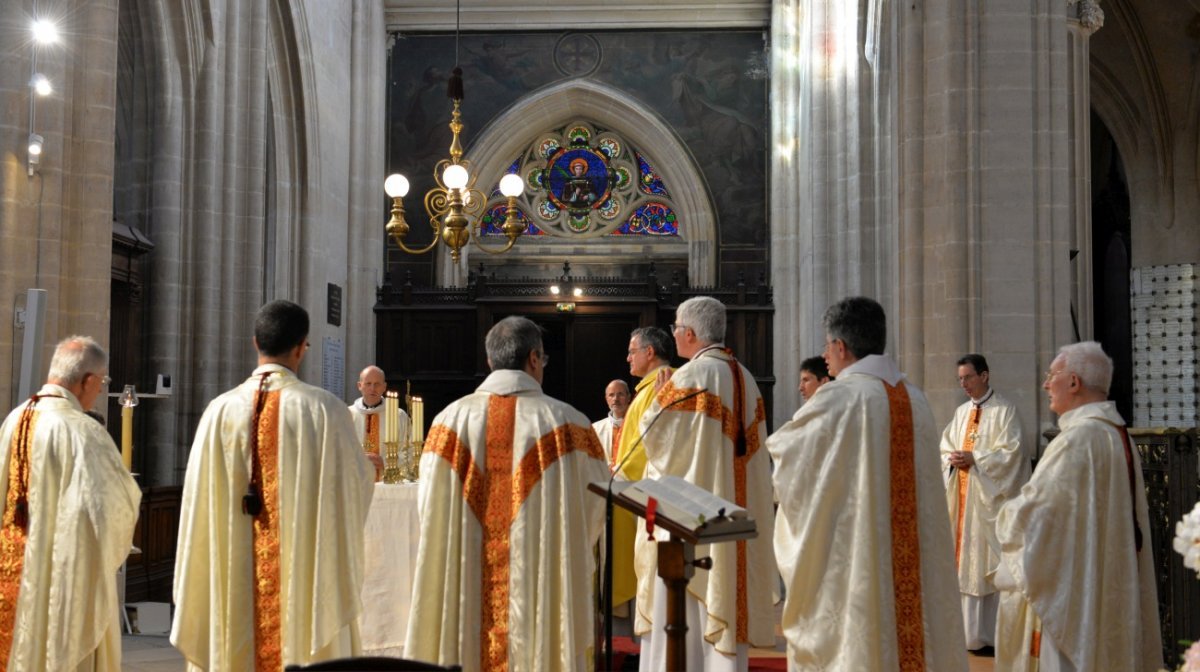 Messe et veillée de prière pour les futurs prêtres. © Marie-Christine Bertin / Diocèse de Paris.