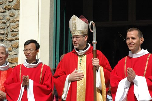 Septembre 2009 : Ordinations diaconales en vue du sacerdoce. 10 diacres sont ordonnés en vue du sacerdoce cette année à Paris 