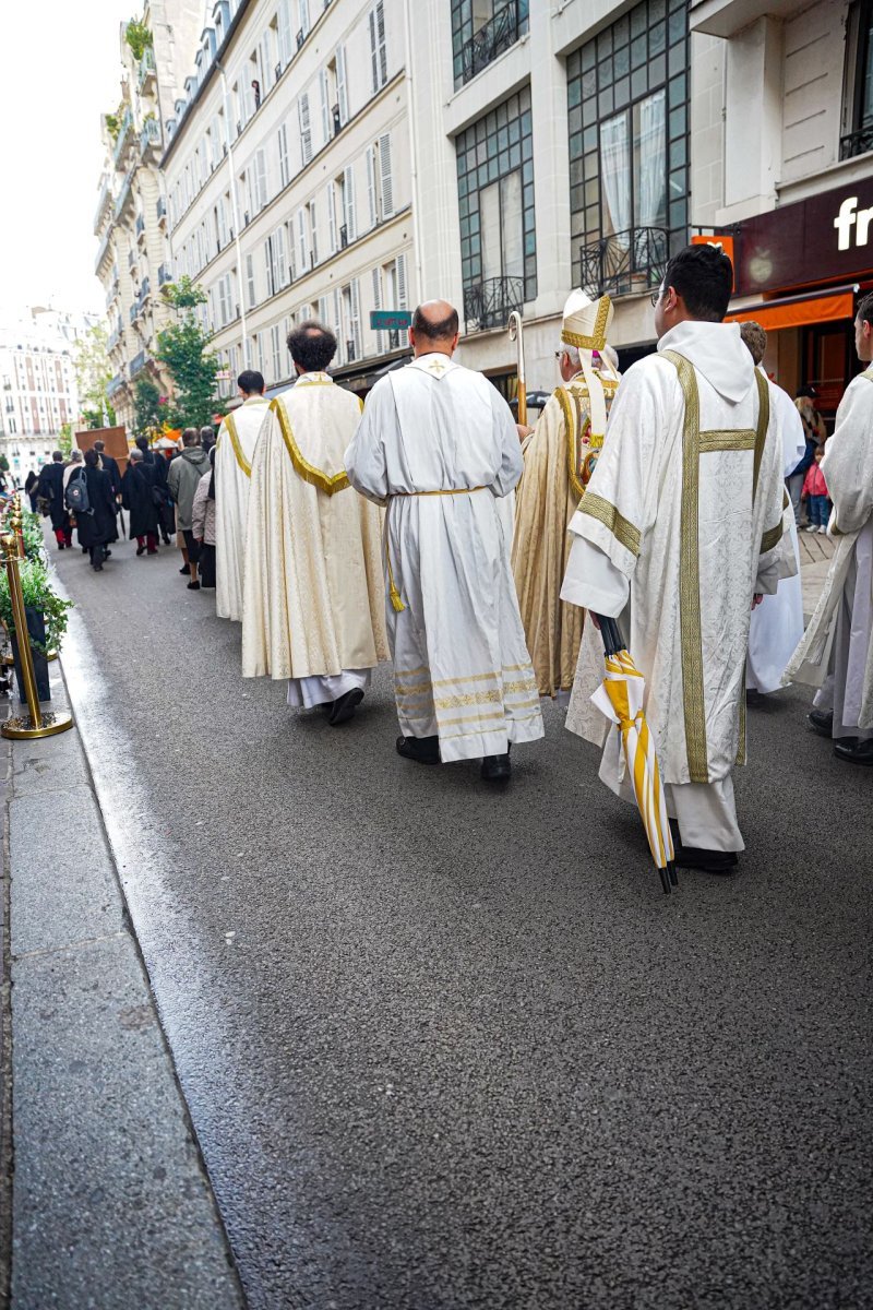 Procession de la Saint-Yves avec la mission bretonne et les juristes 2026. © Hanae Nejjari / Diocèse de Paris.
