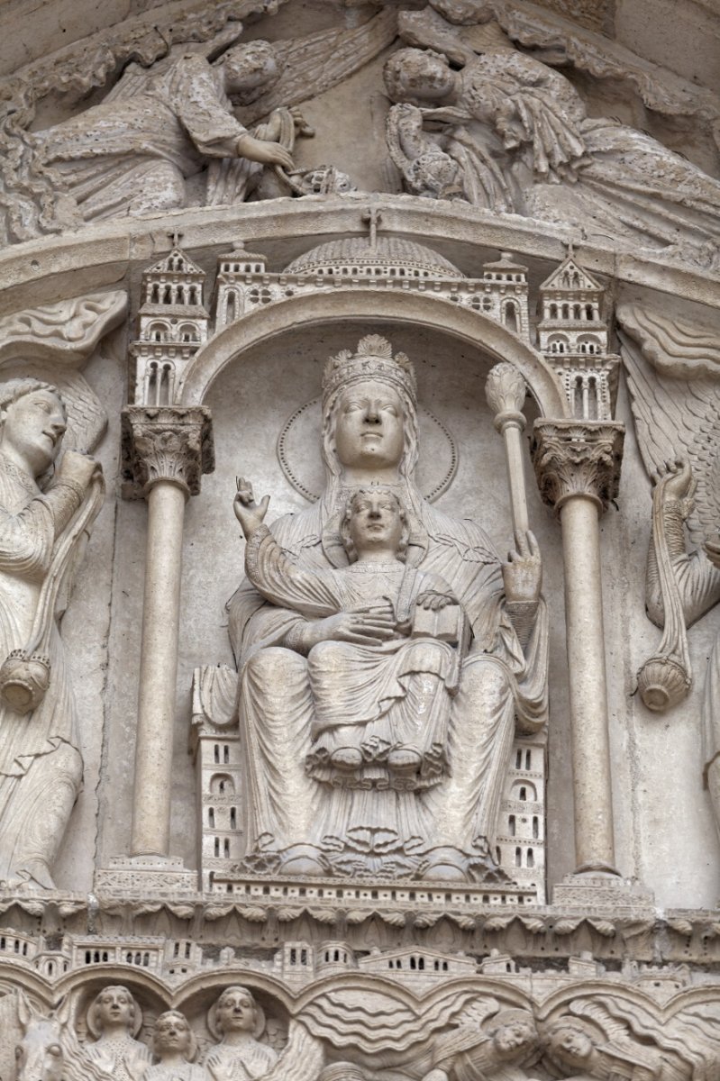 Vierge à l'enfant de Notre-Dame de Paris. © Yannick Boschat.