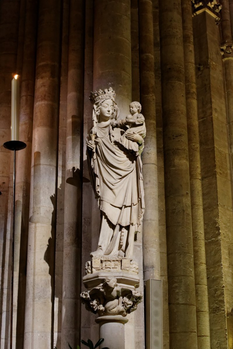 Statue Notre Dame de Paris. À Notre-Dame de Paris, avant l'incendie. © Yannick Boschat / Diocèse de Paris.