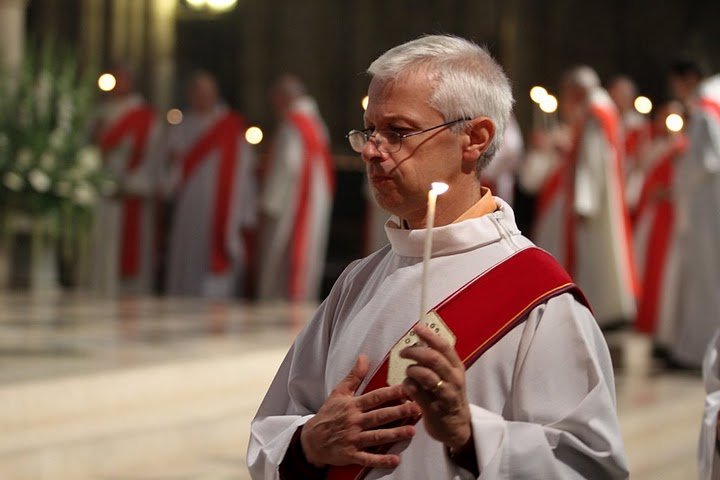 Ordinations de diacres permanents 2010 – Depuis le portail d'entrée de (…). © Yannick Boschat / Diocèse de Paris.