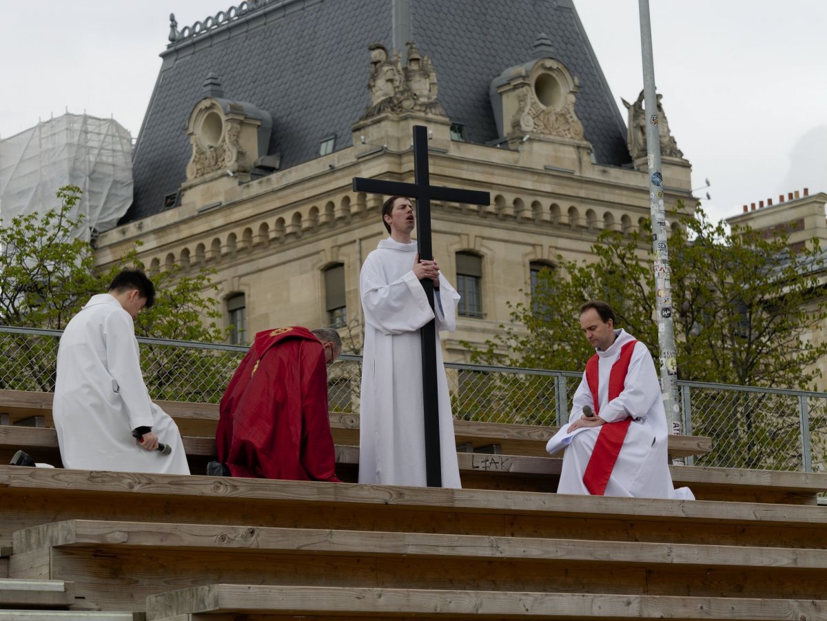 Chemin de croix de Notre-Dame de Paris 2024. © Yannick Boschat / Diocèse de Paris.