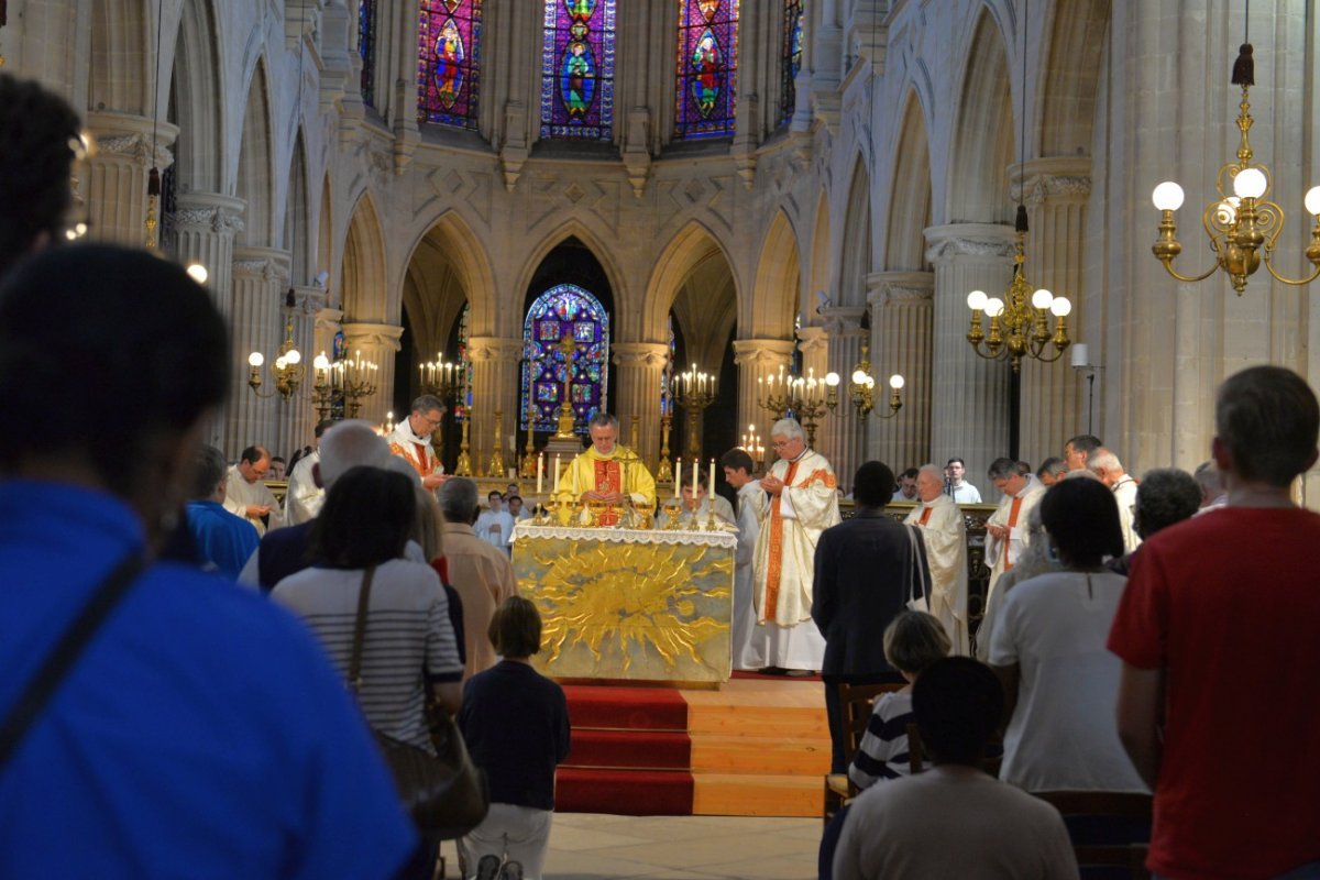 Messe et veillée de prière pour les futurs prêtres. © Marie-Christine Bertin / Diocèse de Paris.