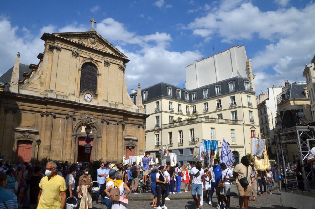 Fête de l'Assomption de la Vierge Marie : procession dans Paris. © Michel Pourny / Diocèse de Paris.